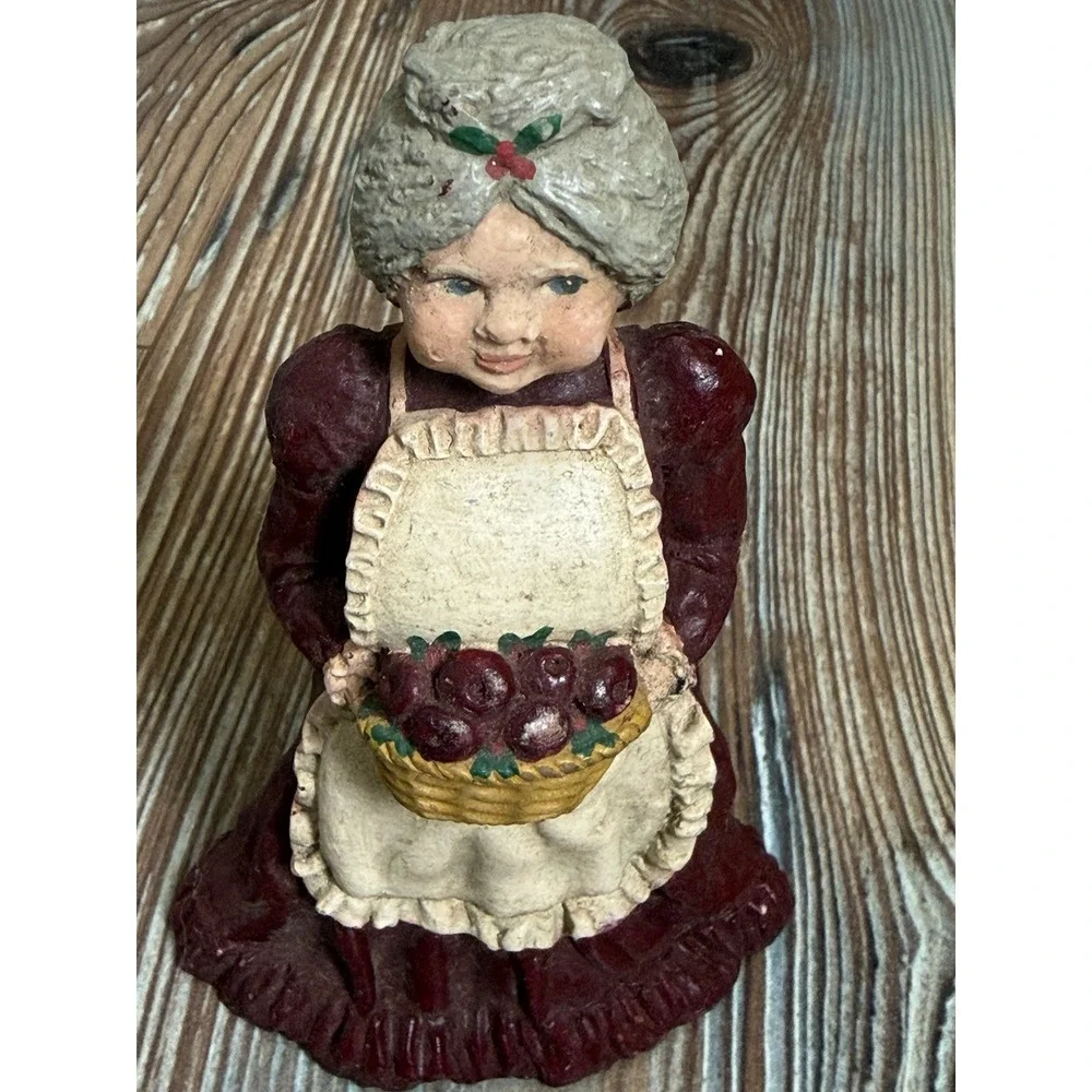 Vintage Mrs. Claus Figure 5